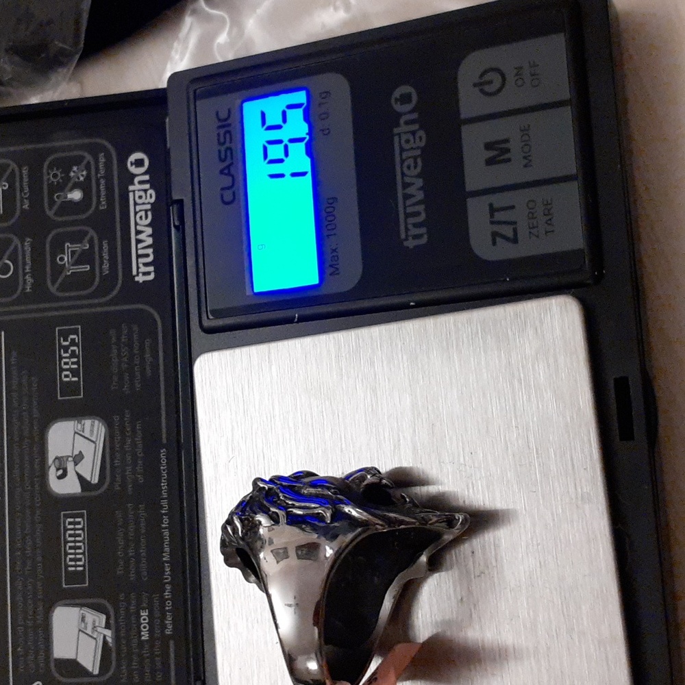 MENS STAINLESS STEEL LION RING - Picture 6 of 6
